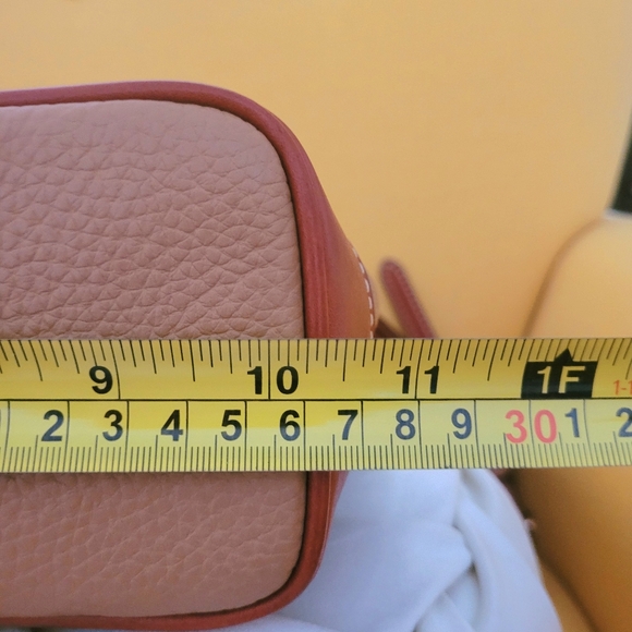 Rarely used! Dooney & Bourke Tan Taupe Pebble Leather Crossbody Bag - Picture 11 of 13